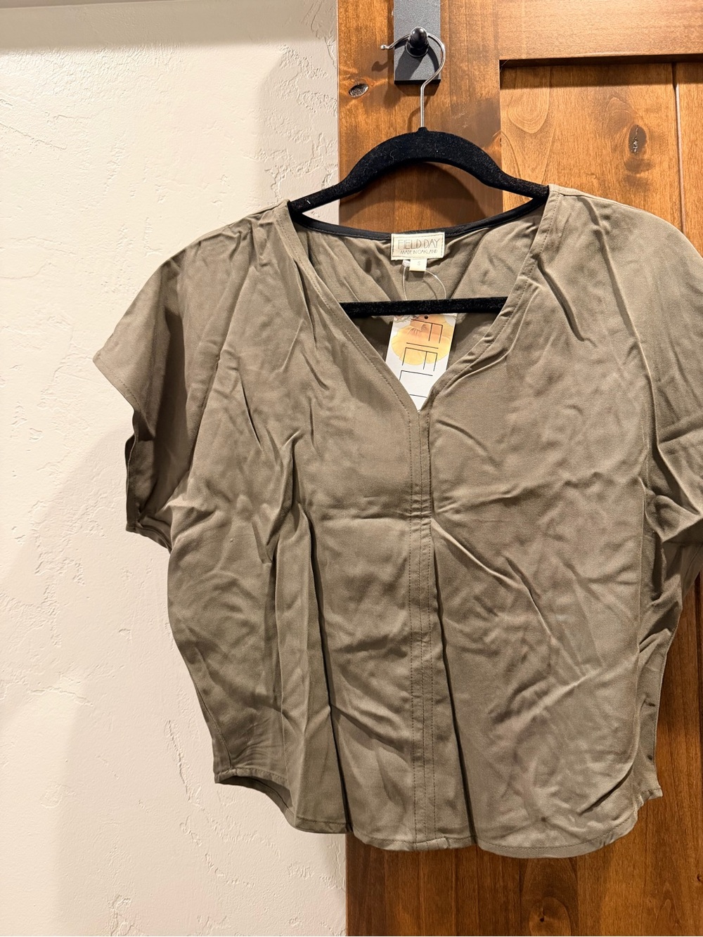 Relaxed V-Neck Short Sleeve Crop Top in Olive